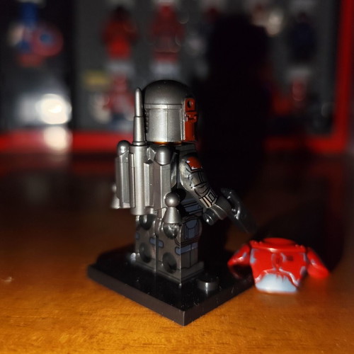 Mandalorian Super Commando (V2) minifigure with accessories
