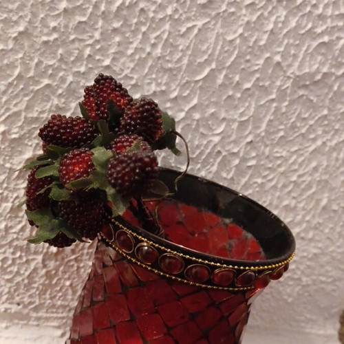 Candle holder for tealight used with decorative blackberries, plastic