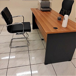 Γραφείο+2 Μαύρες Καρέκλες