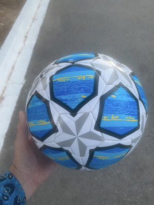 Beach ball in white and blue