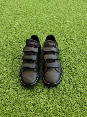 Adidas children's sneakers size 35 like new with velcro