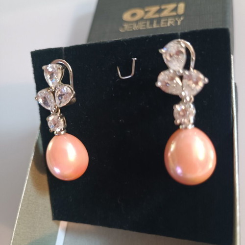 Ozzi drop earrings with pink salmon pearl like new