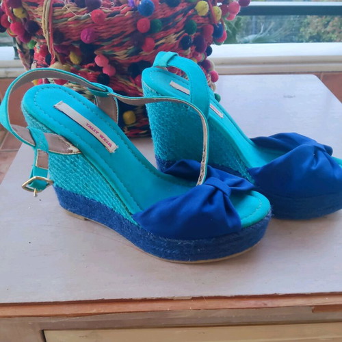 Tally Weil platform sandals size 37 turquoise like new