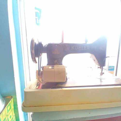 Kohler vintage sewing machine in case like new with electric foot pedal