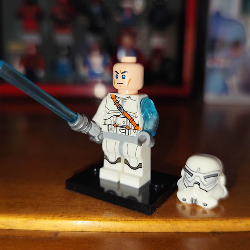 Jek-14 figure like new with blue lightsaber and two expressions