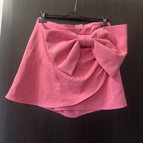 Lumina shorts with bow that looks like a skirt, new, size M, pink