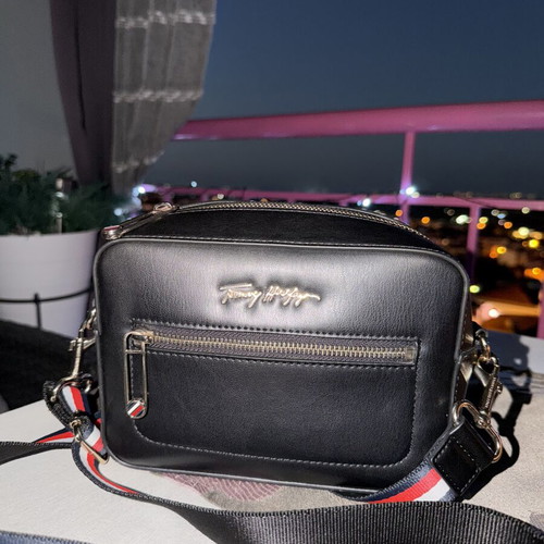 Tommy Hilfiger bag