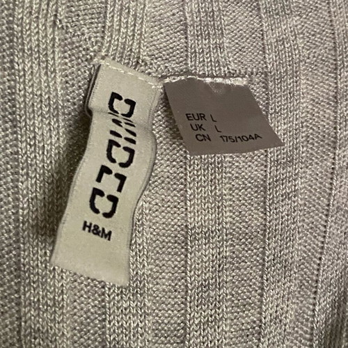 H&M sweater with opening Large