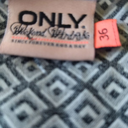 Only women's top like new, size S, black and white