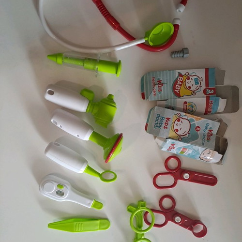 Little Doctor medical set used, complete in box