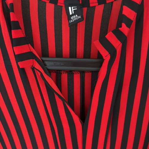 Blouse shirt size M like new, black and red