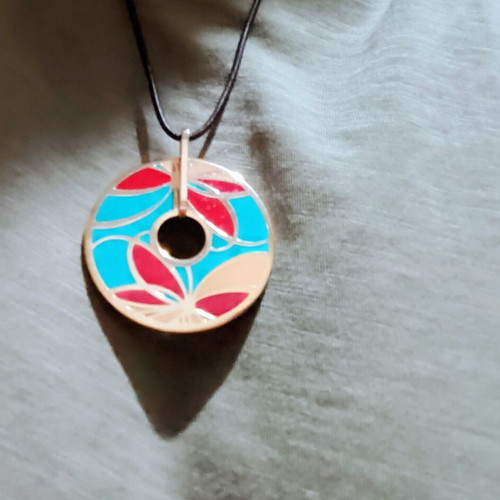 Loisir necklace jewelry made of gold stainless steel with enamel, like new