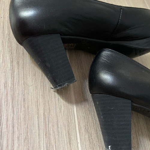 Leather pumps like new, size 40, black
