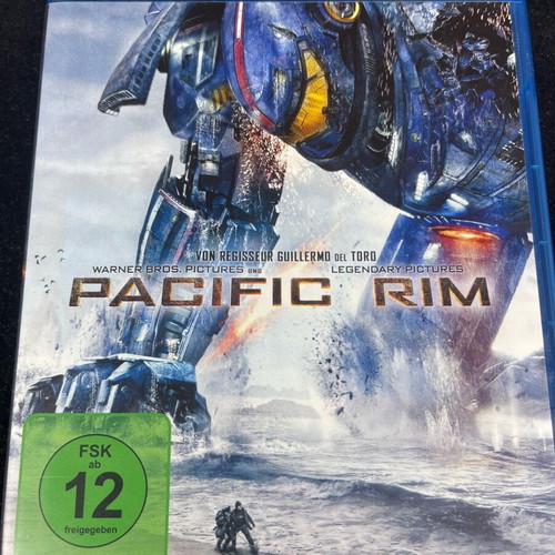 Pacific Rim Blu-ray like new, action sci-fi