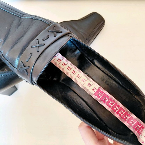 Vintage elegant leather pumps size 40 like new, black
