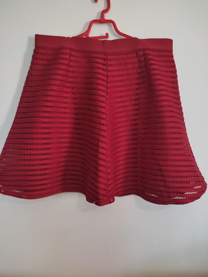 H&M red flared skirt like new, size L