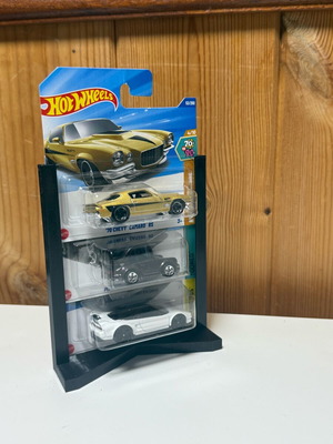 Hot Wheels stand new for up to 3 cards