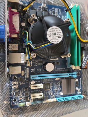 Комплект GA-H61M-DS2 с Intel i5-3570S и 8GB DDR3 RAM употребяван