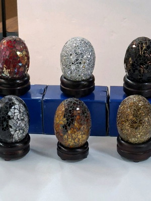 Crackle eggs set of 6 new with rosewood base