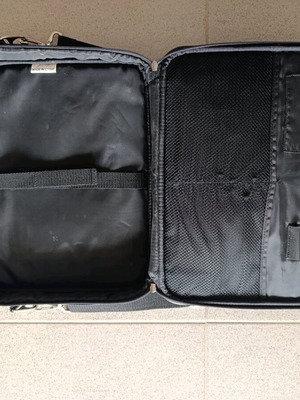 Τσάντα Laptop Base XX σαν καινούργιο, μαύρη, μέχρι 17" με θήκη Α4