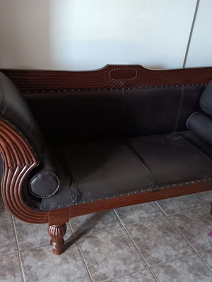 Leather recliner like new 2m by 0.60m