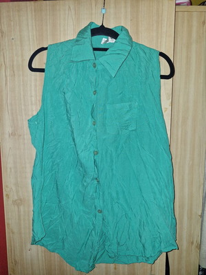 Shirt green size L new with front pocket