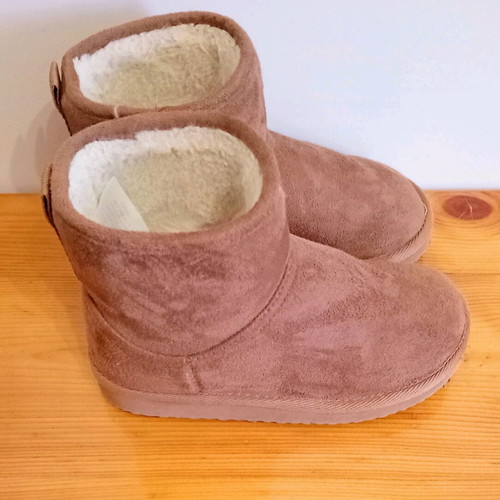 Suede boots like new with warm lining brown size 31
