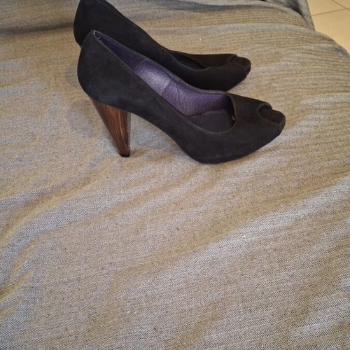 Marian black suede pumps like new, size 37