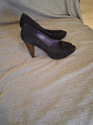 Marian black suede pumps like new, size 37