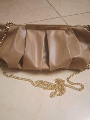 Beige shoulder bag clutch with gold chain