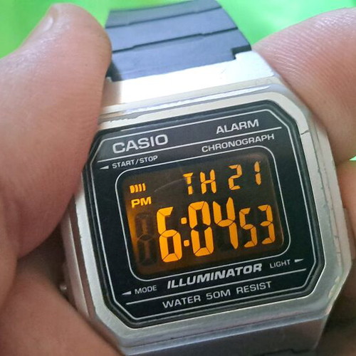 Casio ρολόι μεταχειρισμένο, μαύρο και γκρι, με φθορά στην οθόνη