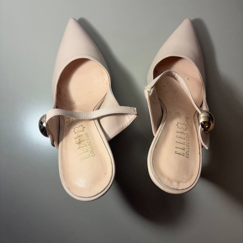 Pumps used, size 37