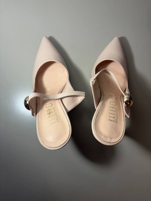 Pumps used, size 37