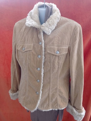 Fur women's jacket like new with metal buttons and Baumwolle cotton wool