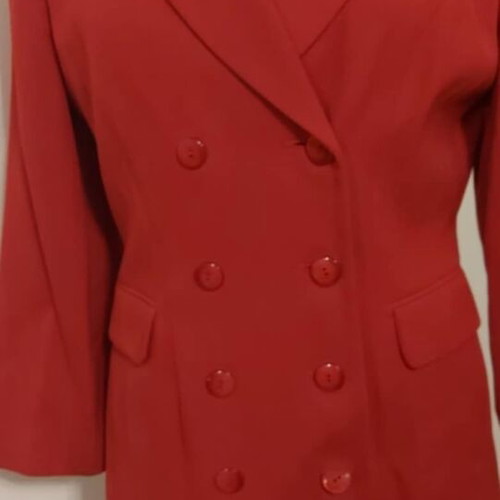 Red suit No Medium with white shirt Petit Principles like new