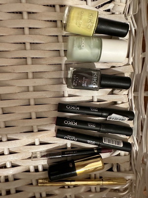 Σετ πακέτο μακιγιάζ και μανό μεταχειρισμένο με 3 μανό Kiko, 3 μολύβια Kiko, κραγιόν και μολύβι HM