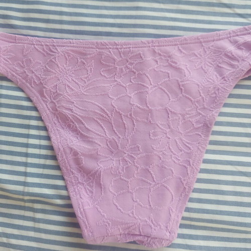 Bikini bottom Mango like new, embossed design, purple