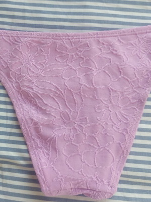 Bikini bottom Mango like new, embossed design, purple