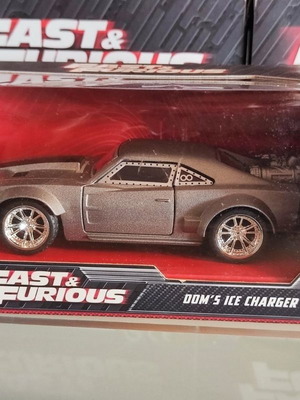 Fast & Furious Die-Cast Dom's Ice Charger 1:32 like new