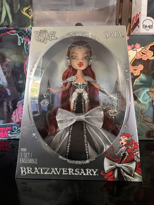 Bratz Bratzaversary Gaia колекционерска кукла нова