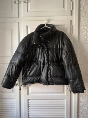 Puffer jacket Missguided black like new, short cut