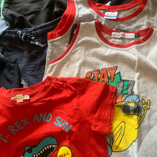 Pack of 17 summer clothes for boys aged 3-4 years