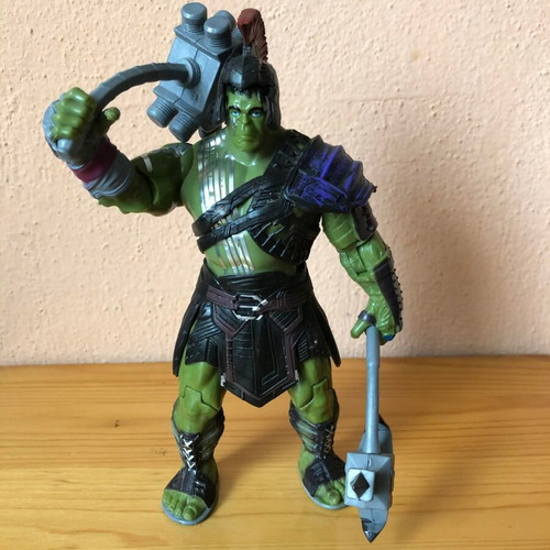 Action Figure Gladiator Hulk like new with accessories