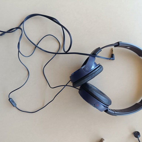 Sony MDR-ZX310 wired headphones like new, blue