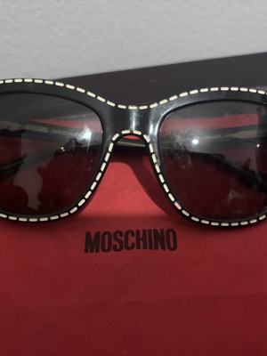 Γυαλιά ηλίου Moschino σαν καινούργια, μαύρο και άσπρο
