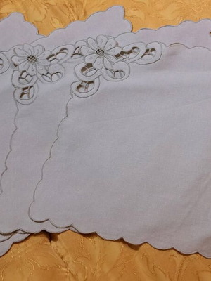 Set of 4 napkins like new, beige, square 30 cm