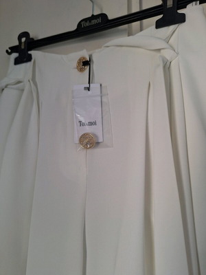 Toi & Moi white pants new, size S