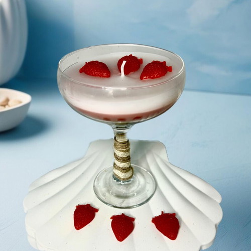 Strawberry Margarita candle like new, decorative with strawberry scent
