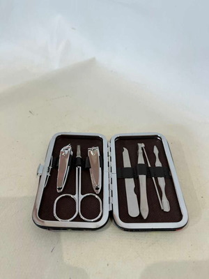 7-piece manicure set in hard case, new, 10x5 cm