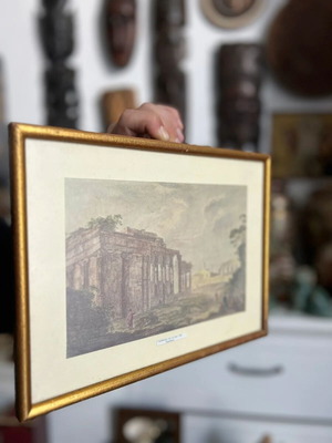 Έγχρωμη γκραβούρα Ερεχθείου σε ξύλινο κάδρο με χρυσό χρώμα σαν καινούργιο